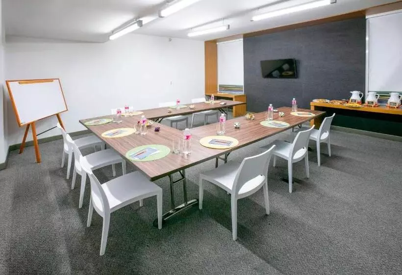 Отель Aloft Bogota Airport