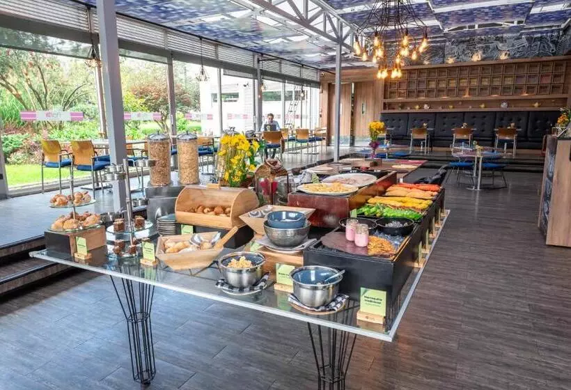 Отель Aloft Bogota Airport