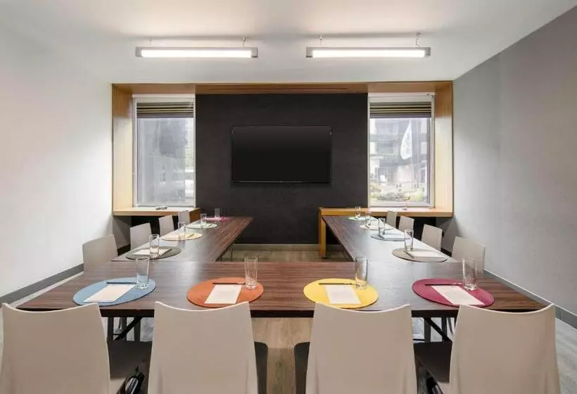 Отель Aloft Bogota Airport