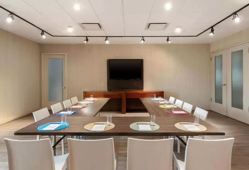 Отель Aloft Bogota Airport