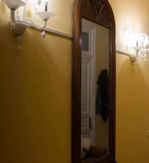 هتل Antony S Home