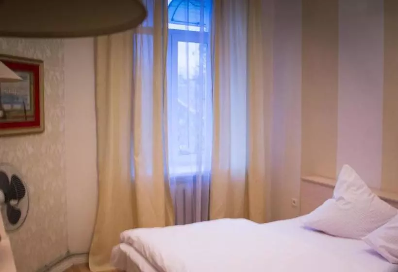 هتل Antony S Home