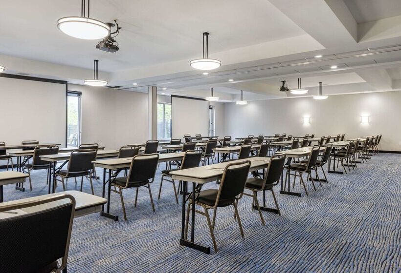 Cambria Hotel Minneapolis Maple Grove