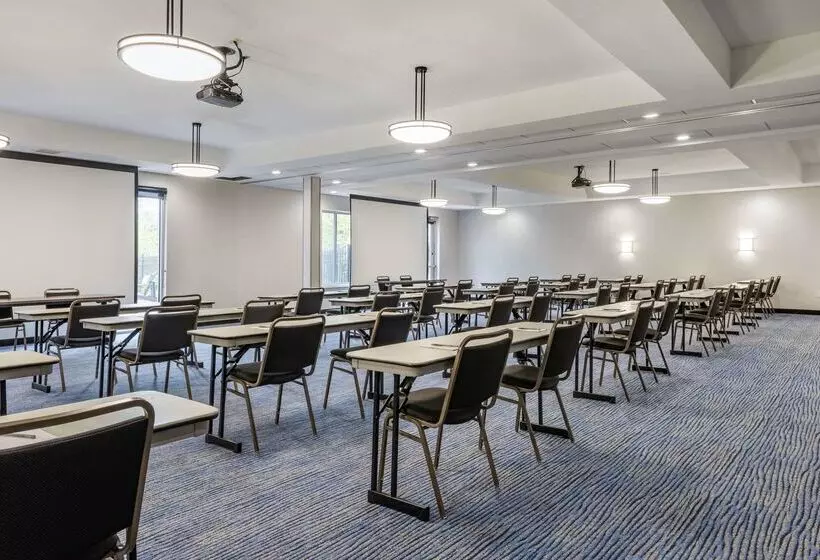 Cambria Hotel Minneapolis Maple Grove