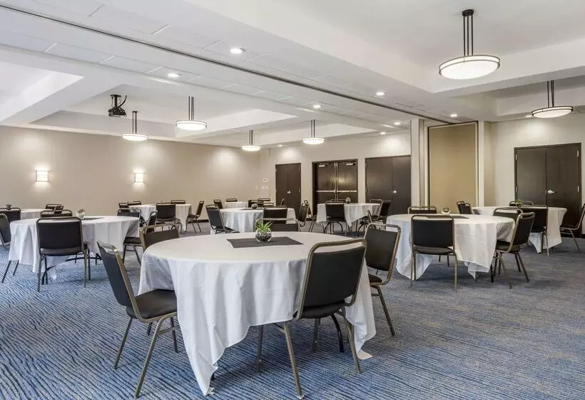 Cambria Hotel Minneapolis Maple Grove