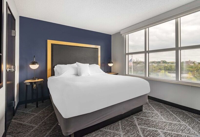 Cambria Hotel Minneapolis Maple Grove