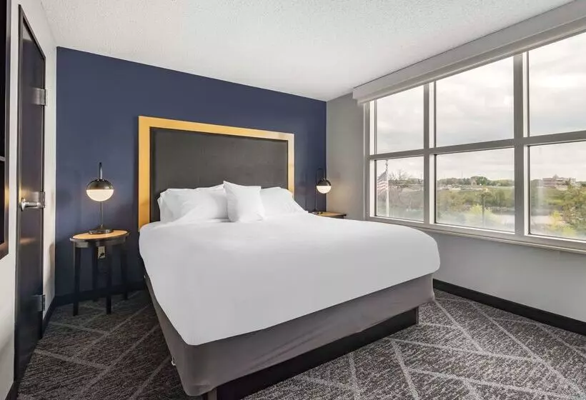 Cambria Hotel Minneapolis Maple Grove