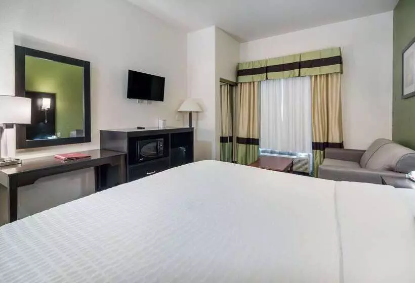 Отель Clarion Inn & Suites Weatherford South