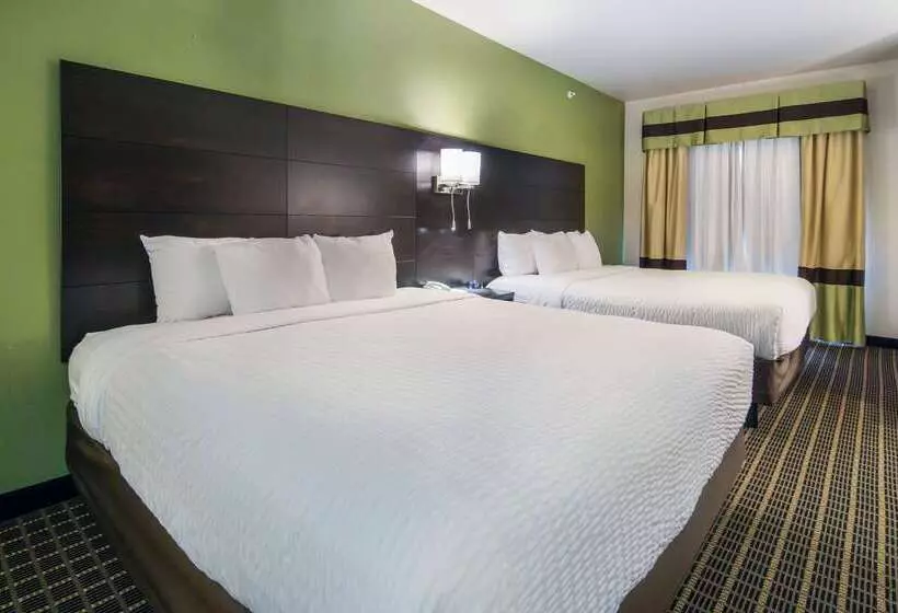 Отель Clarion Inn & Suites Weatherford South