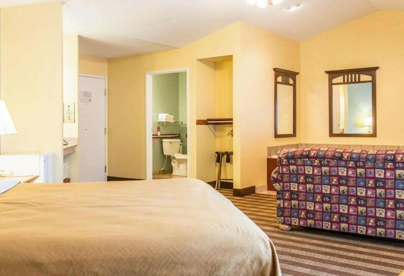 호텔 Econo Lodge Inn & Suites