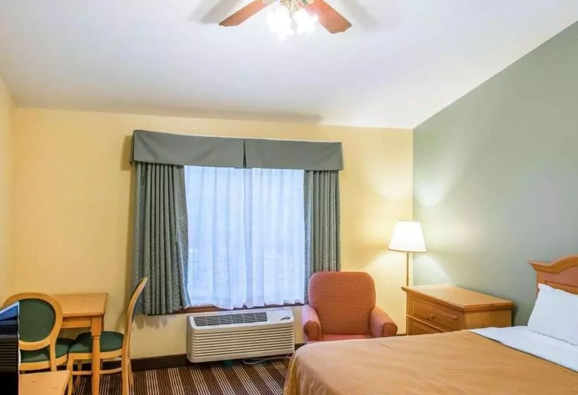 Отель Econo Lodge Inn & Suites