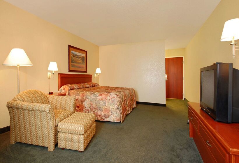 فندق Econo Lodge Inn & Suites