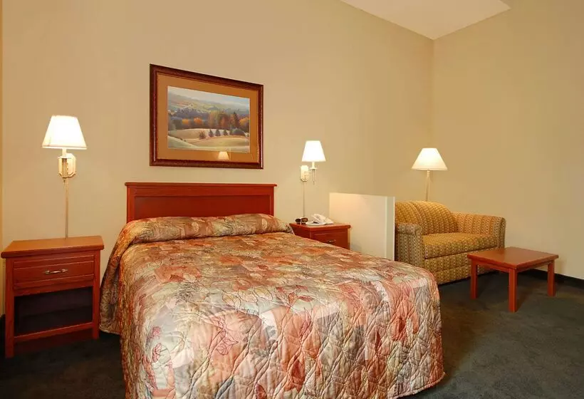 فندق Econo Lodge Inn & Suites