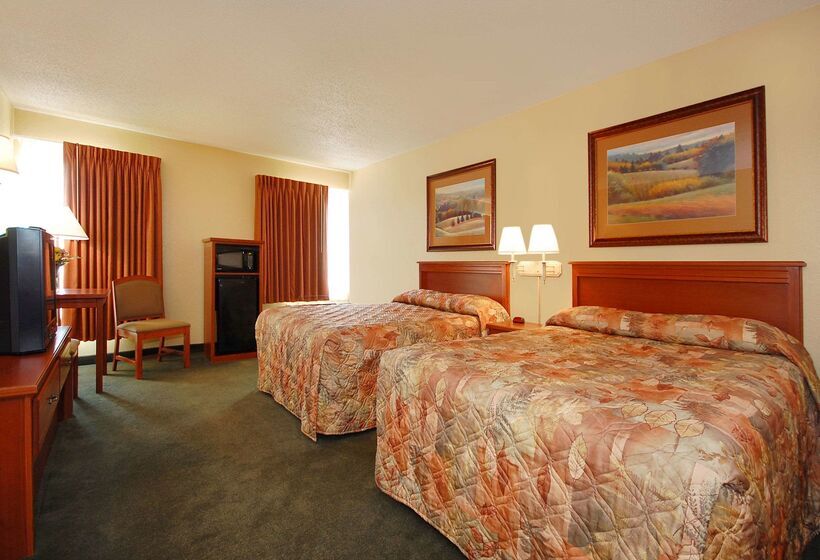 فندق Econo Lodge Inn & Suites