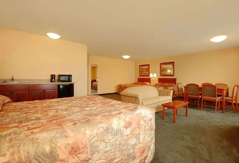 فندق Econo Lodge Inn & Suites