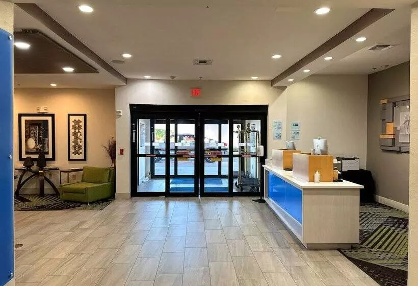 Holiday Inn Express Hotel & Suites Ennis, An Ihg