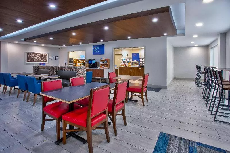 Holiday Inn Express Hotel And Suites Katy, An Ihg