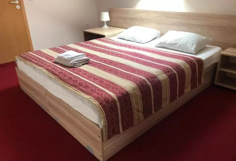 هتل Idilė Bed & Breakfast Visaginas