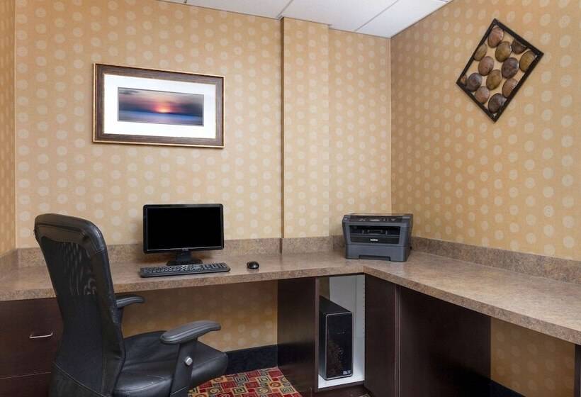 فندق La Quinta By Wyndham Warner Robins   Robins Afb