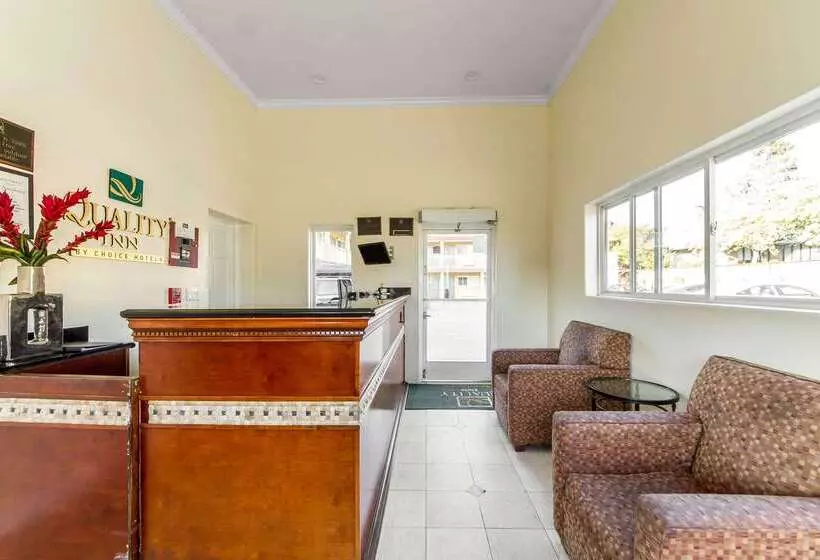 Hotelli Inn At University