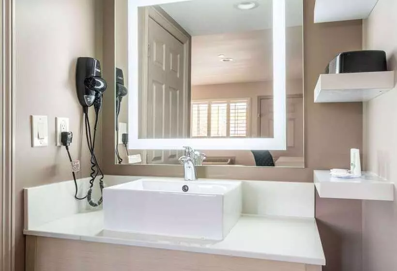 Hotelli Inn At University