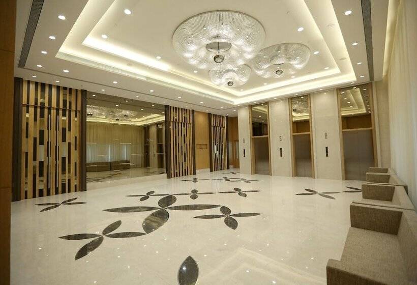 Отель The Imperial Palace