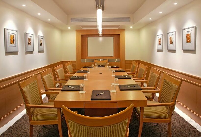 Отель The Imperial Palace