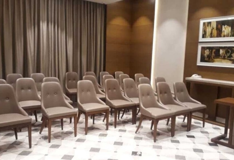 Отель The Imperial Palace