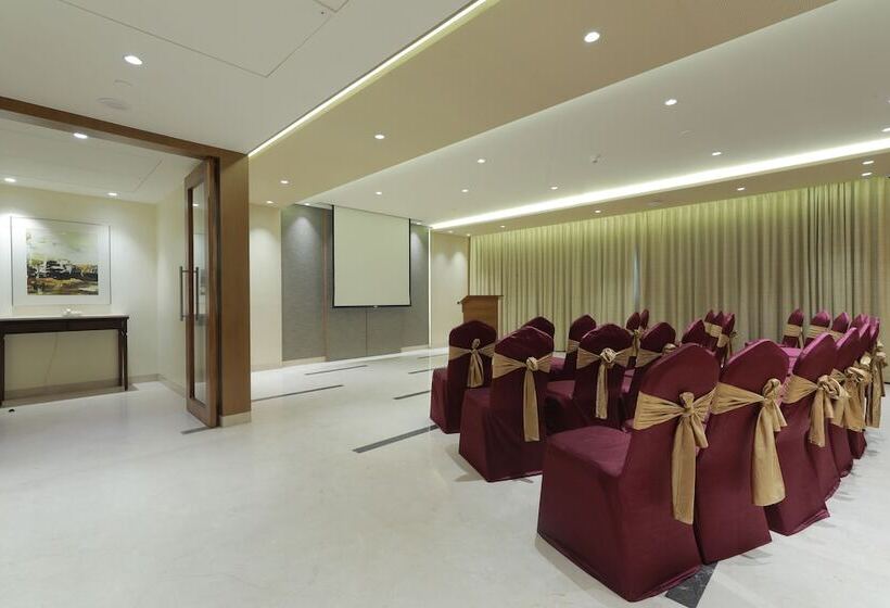 Отель The Imperial Palace