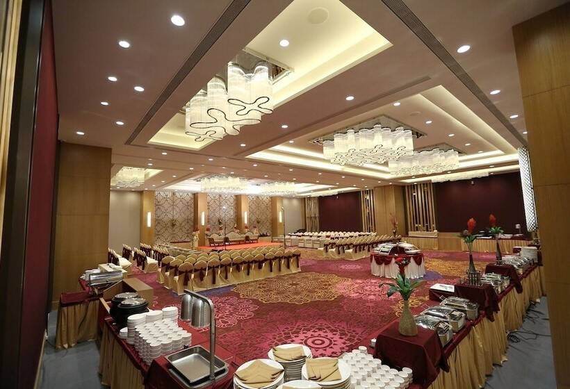 Отель The Imperial Palace