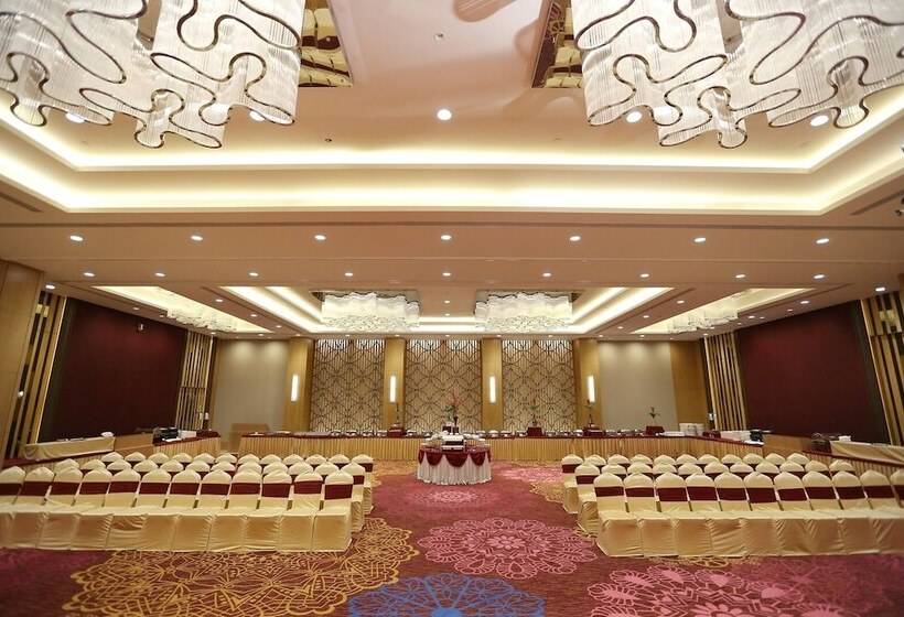 Отель The Imperial Palace