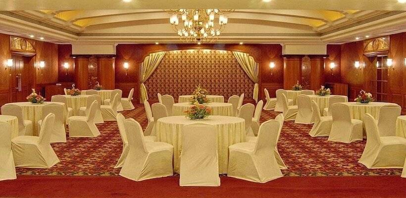 Отель The Imperial Palace