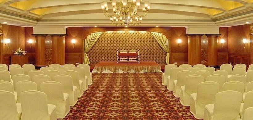 Отель The Imperial Palace