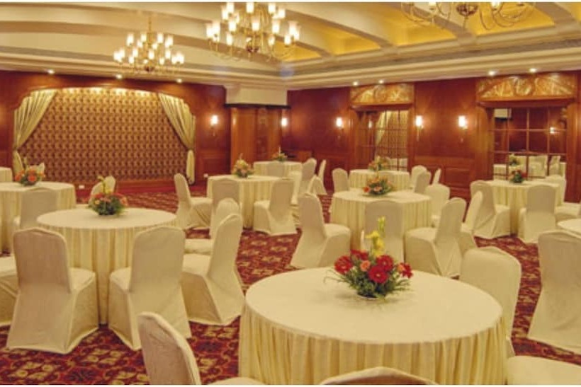 Отель The Imperial Palace