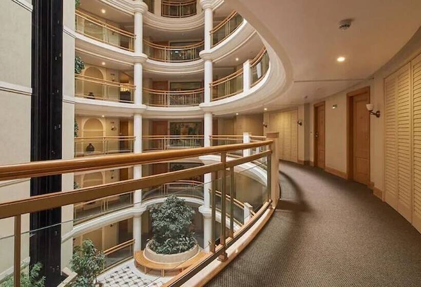 Отель The Imperial Palace