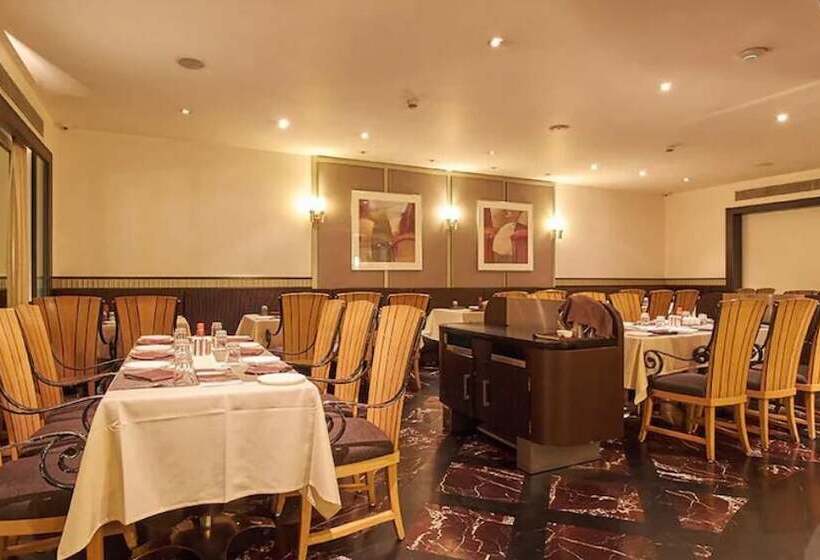 Отель The Imperial Palace