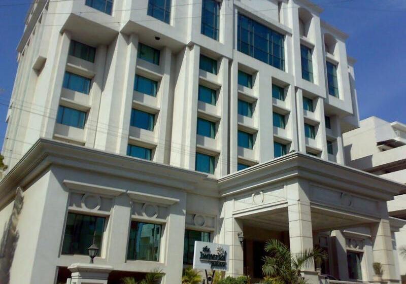 Отель The Imperial Palace