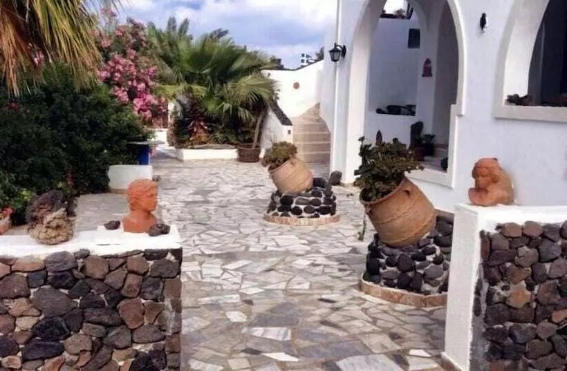 پانسیون Villa Livadaros