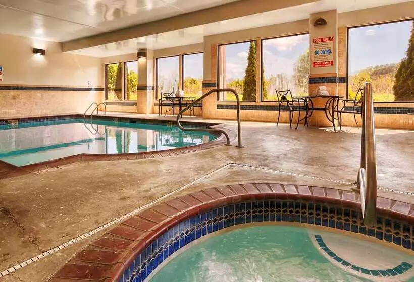 Best Western Plus Bass Hotel & Suites