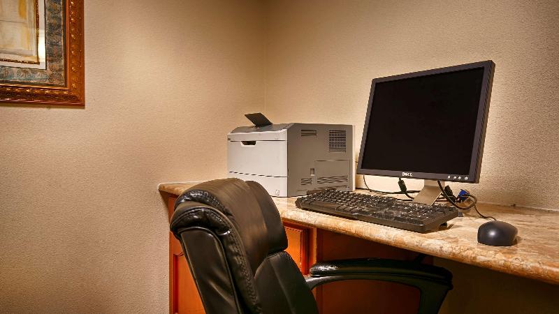 Best Western Plus Bass Hotel & Suites