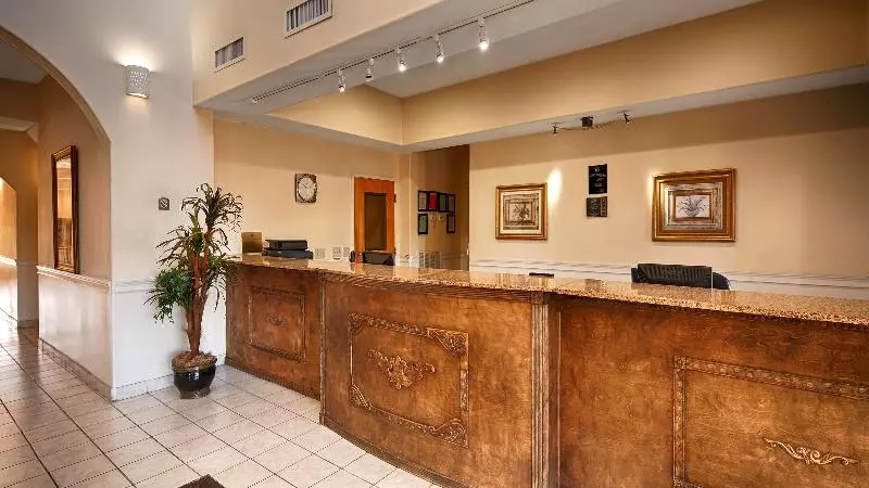 Best Western Plus Bass Hotel & Suites