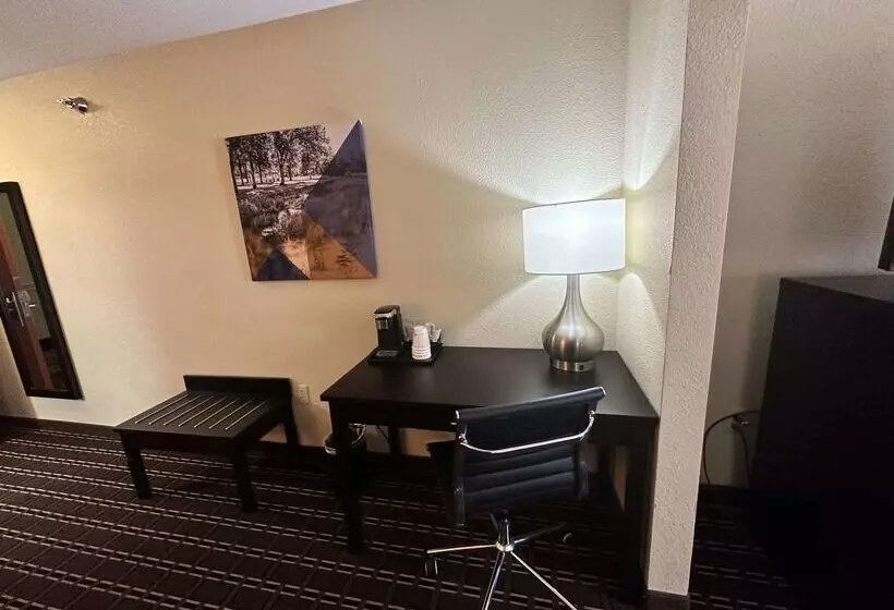 Best Western Plus Bass Hotel & Suites