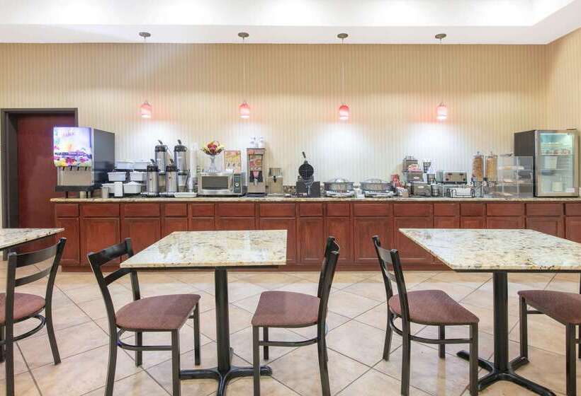 ホテル Baymont By Wyndham Mccomb