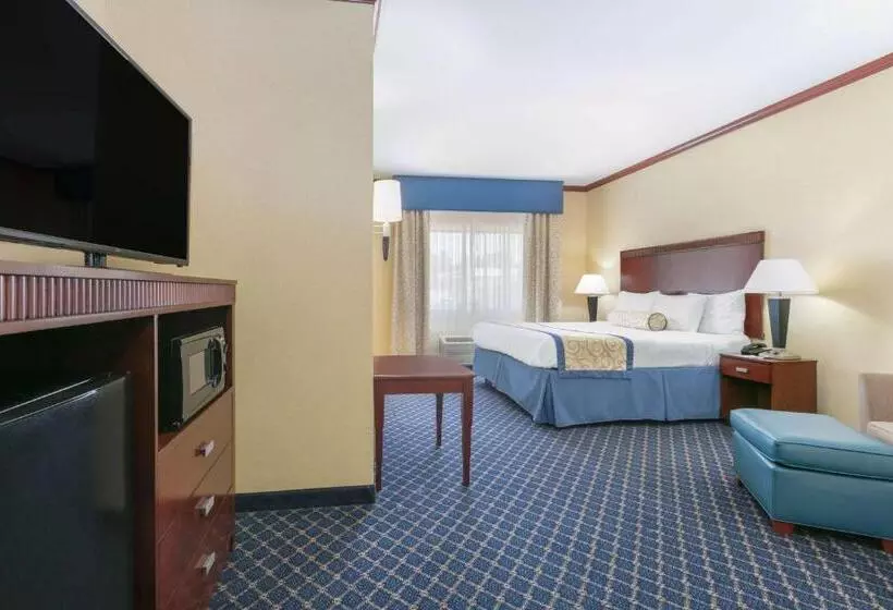 בית מלון כפרי Baymont By Wyndham Mccomb