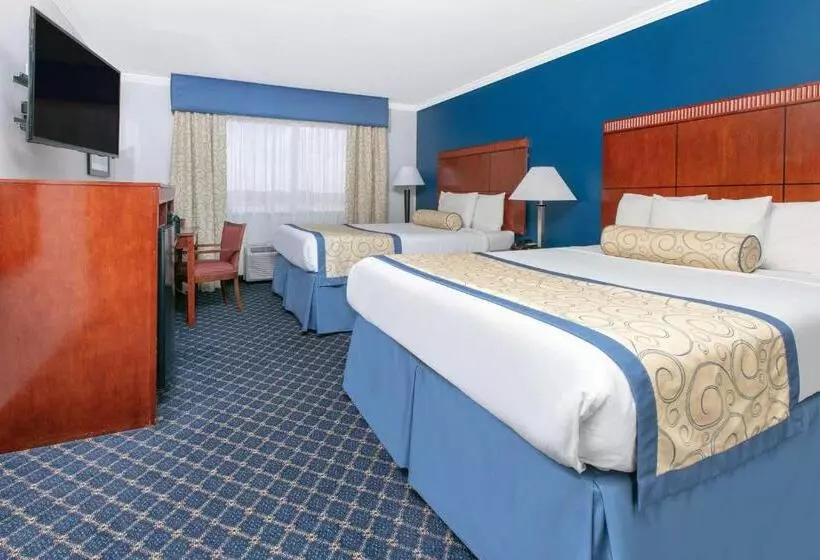 בית מלון כפרי Baymont By Wyndham Mccomb