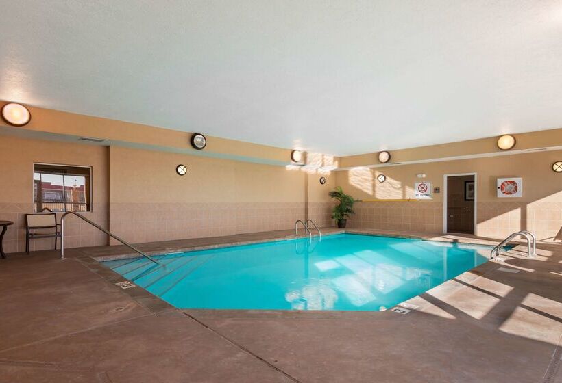 בית מלון כפרי Best Western Plus Butterfield Inn