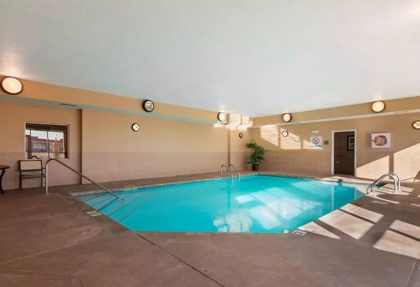 酒店 Best Western Plus Butterfield Inn