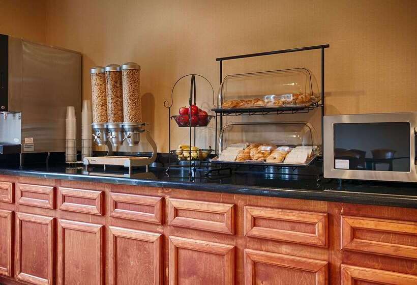 בית מלון כפרי Best Western Inn & Suites Cleveland