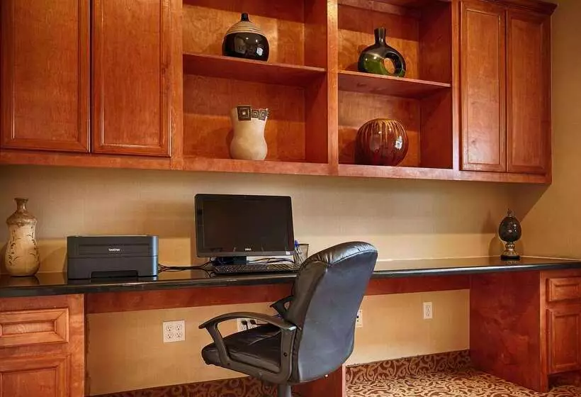 호텔 Best Western Inn & Suites Cleveland