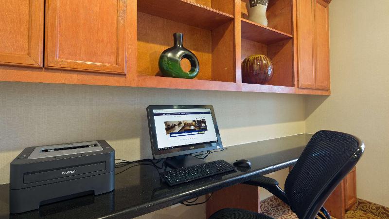 בית מלון כפרי Best Western Inn & Suites Cleveland